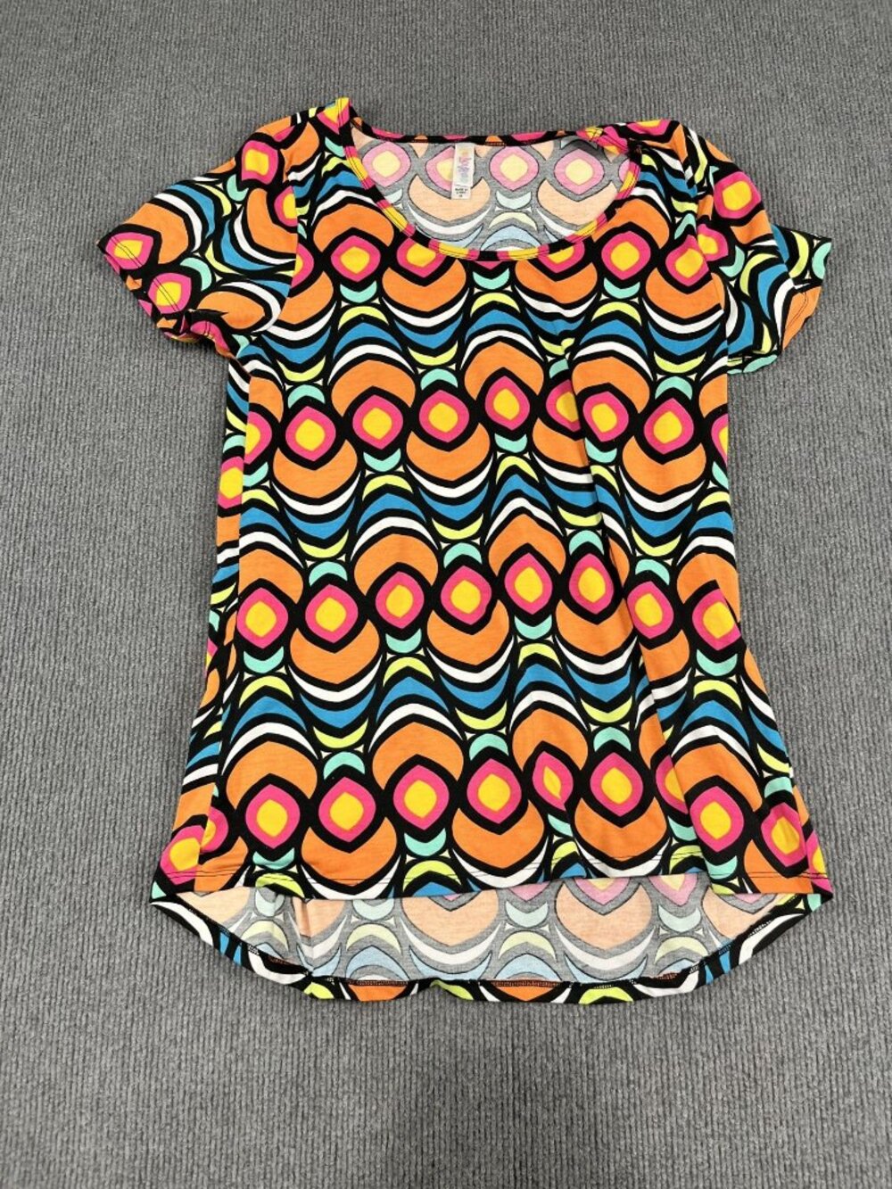 LuLaRoe Womens Multicolor Short Sleeve Top M Geometric Pattern High-Low Hem